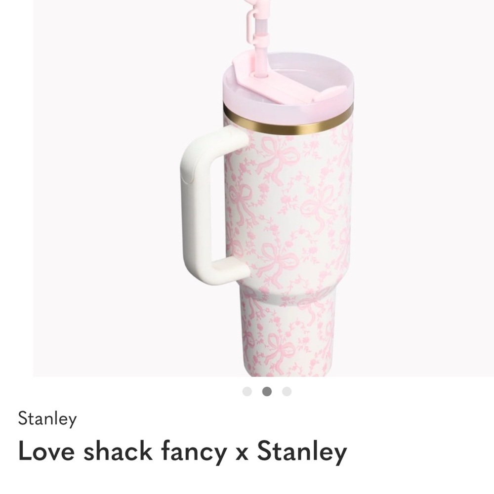 40oz Stanley Pink and White Bow-Patterned Gift Box

LOVE SHACK FANCY COLLAB - Picture 4 of 5
